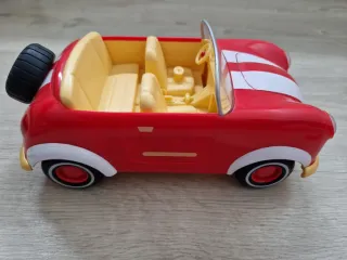 Coche Monchichi teledirigido con figuras