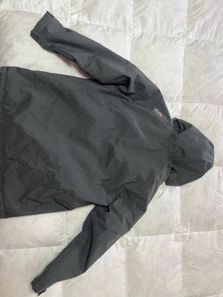 Chaqueta gris y blanca niño. Talla 14