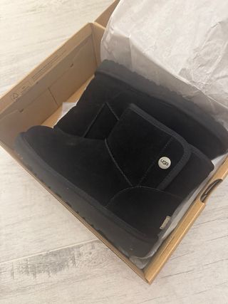 Botas UGG Negras Talla 35 , niña