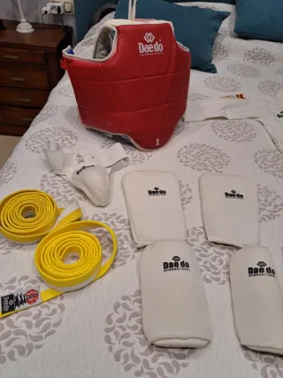 Ropa Taekwondo Niño Daedo 120cm