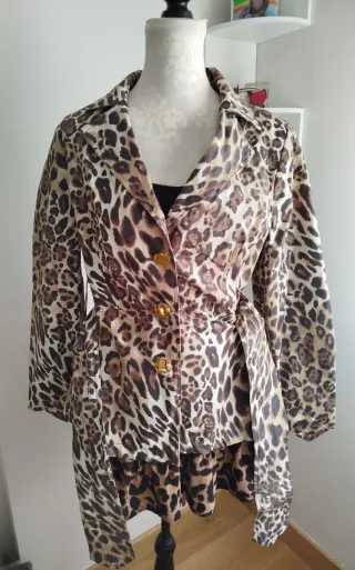 Parka Zara animal print talla XL