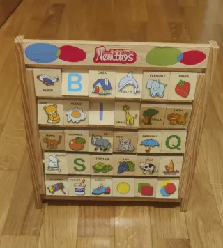 Tablero educativo Nenittos con letras e imágenes