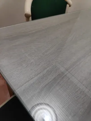 Mesa de comedor y 4 sillas