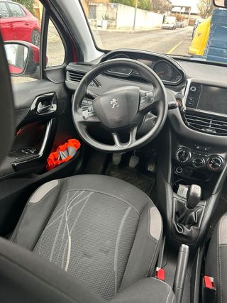 Peugeot 208 2014