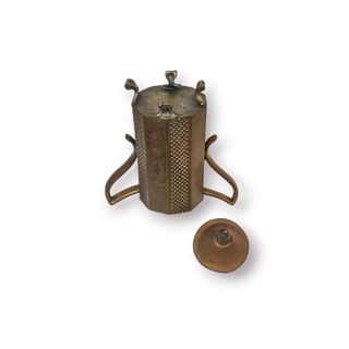 Conjunto Antigo 4 Cafeteiras/Bules Metal Trabalhad