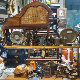 Conjunto Antigo 4 Cafeteiras/Bules Metal Trabalhad