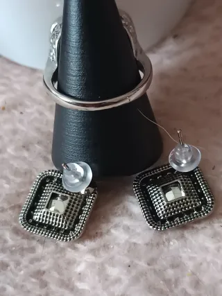 Anillo y pendientes con piedra azul