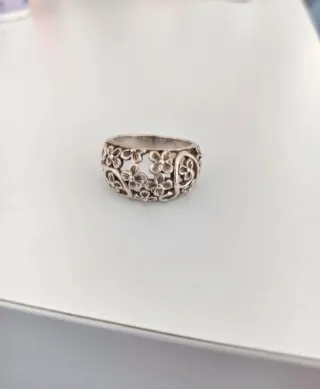 Anillo de plata.