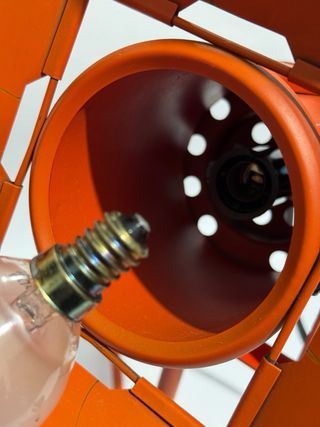 Lampada industriale arancione in metallo