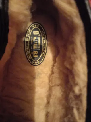 Zapatillas de casa y mocasines negros