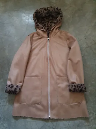 Casaco reversível bege e animal print