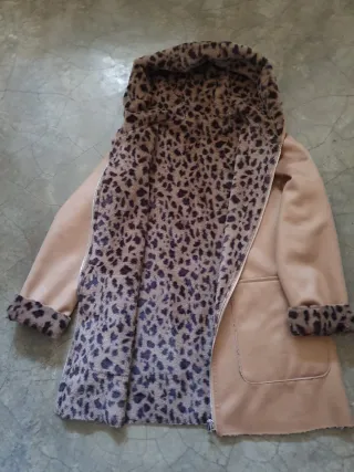 Casaco reversível bege e animal print