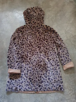 Casaco reversível bege e animal print