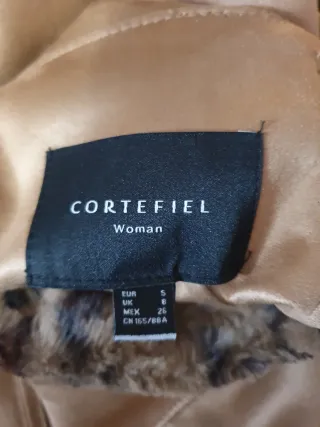 Casaco reversível bege e animal print