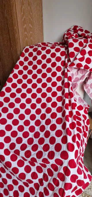 Retal tela algodón círculos rojos