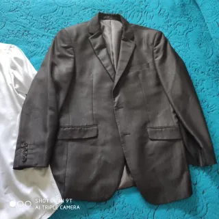 Traje de fiesta hombre con brillo.