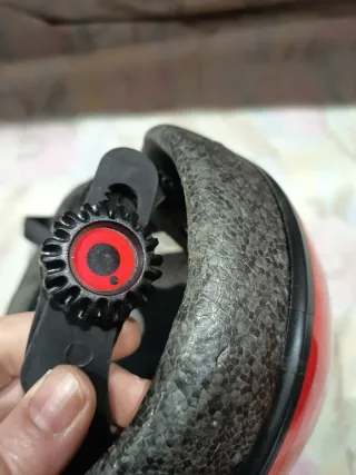 Casco de bicicleta rojo para niños