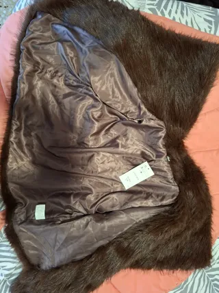 Abrigo corto pelo sintético marrón