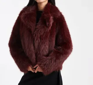 Abrigo corto pelo sintético marrón