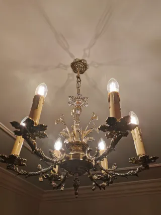 Lámpara de bronce estilo clásico