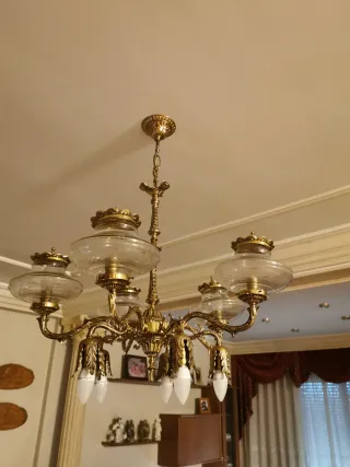 Lámpara de bronce estilo clásico