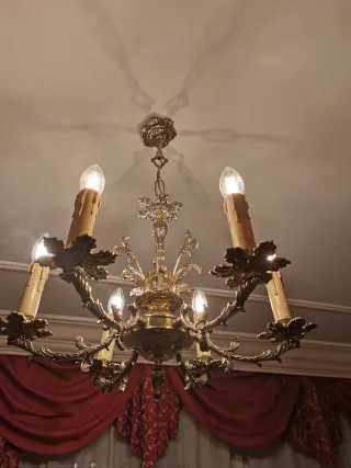 Lámpara de bronce estilo clásico