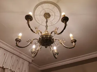 Lámpara de bronce estilo clásico