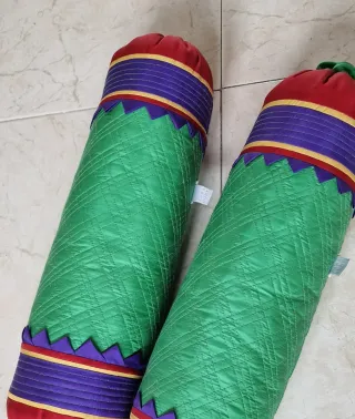 2 Cojines Zara Home Verdes y Rojos