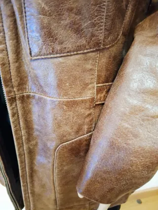 Cazadora de cuero marrón