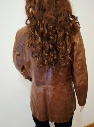 Cazadora de cuero marrón