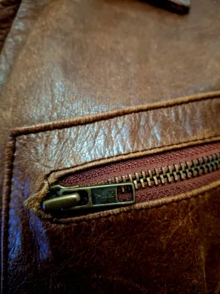 Cazadora de cuero marrón