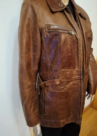 Cazadora de cuero marrón