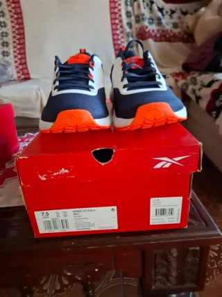 Zapatillas Reebok Negras, Naranjas y Blancas