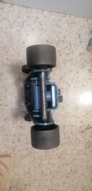 Gato profesional para reparar hidráulico . Es Azul