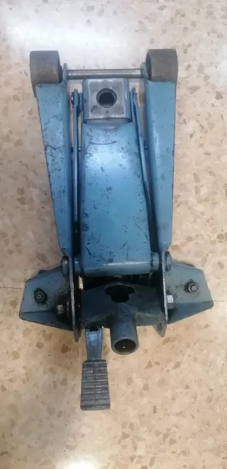 Gato profesional para reparar hidráulico . Es Azul