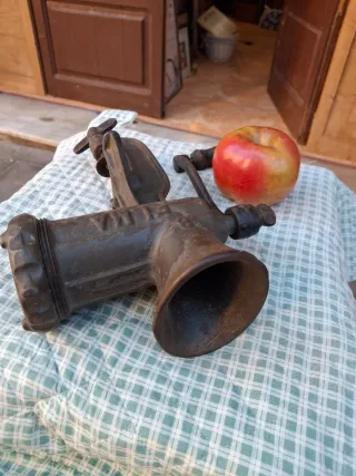 Picadora de carne antigua ELMA