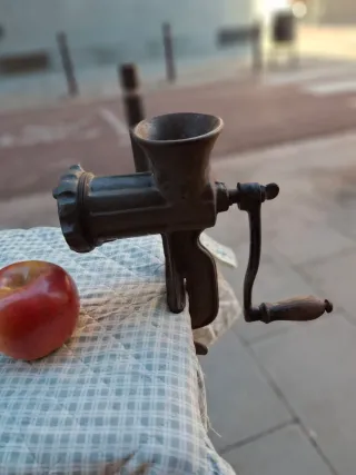 Picadora de carne antigua ELMA