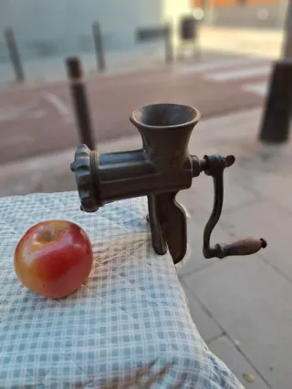 Picadora de carne antigua ELMA