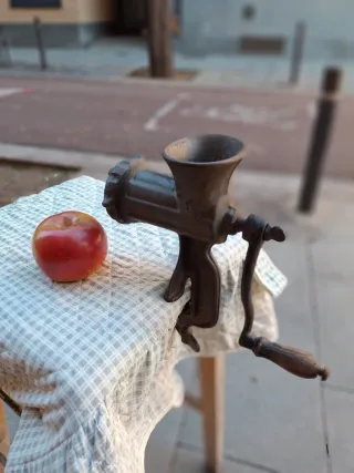 Picadora de carne antigua ELMA