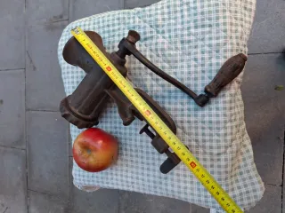 Picadora de carne antigua ELMA