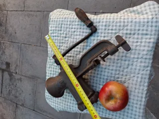 Picadora de carne antigua ELMA