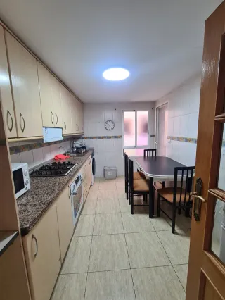 HABITACIÓN INDIVIDUAL AMPLIA