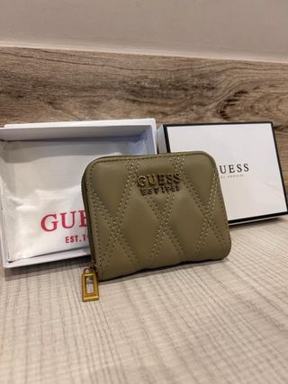 Cartera Guess acolchada dorada y verde oliva