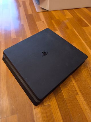 Playstation 4 Slim 1TB + 3 Mandos + 2 juegos