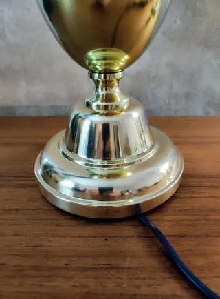 Lámpara de mesa latón + pantalla geometrica