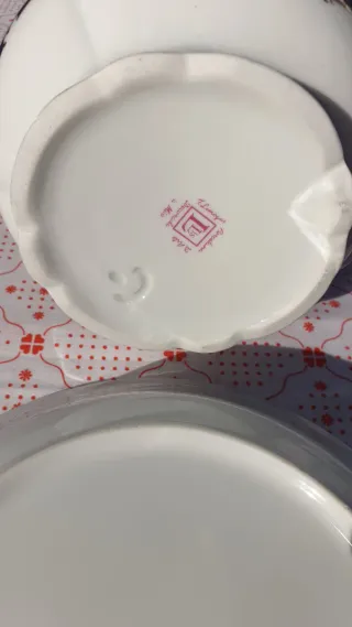 Jarra e prato de porcelana floral