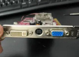 ATI Radeon 9550 R96 256MB Tarjeta Gráfica AGP