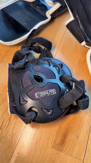 Pack Muay Thai: Guantes 10oz + Espinilleras