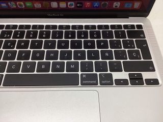 portatil apple apple macbook air m1 8-core 3.2/8 13 (2020) (a2337)