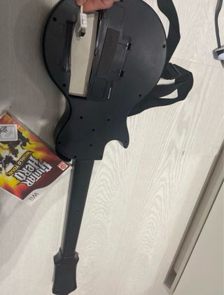 Guitarra Wii + Juego Guitar Hero World Tour